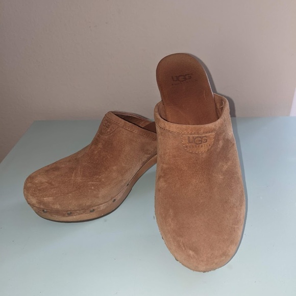 UGG Abbie Womens 6 Mule Clog Slip On 5772 Suede Leather Tan Chestnut Wood Studs - Picture 2 of 9